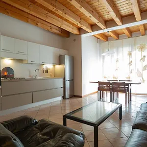 Appartamento Casa Aurora - 10 Min Da Gardaland & Di Garda, Castelnuovo del Garda