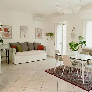 Appartamento 14k House Peschiera Del Garda Vicino Gardaland E Pederzoli, Castelnuovo del Garda